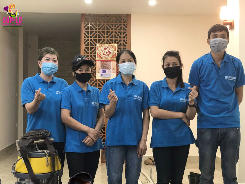 Đội ngũ nhân viên Súp Lơ Cleaning vệ sinh nhà tại Cửa Nam
