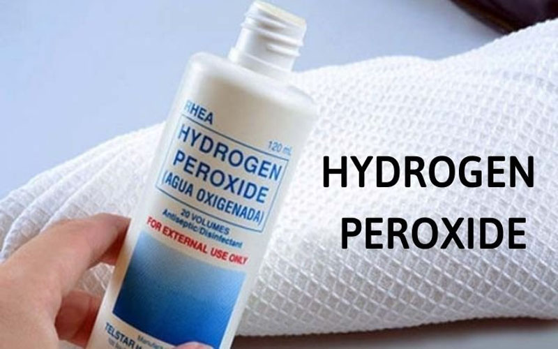 Sử dụng Hydrogen Peroxide để tẩy vết máu trên đệm tại nhà khá hiệu quả