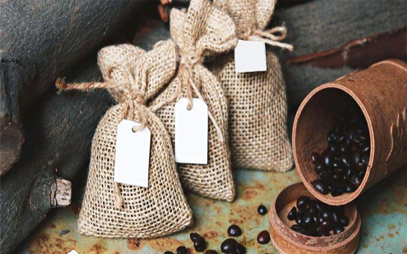 Cách làm thơm phòng ngủ tự nhiên bằng túi thơm từ cà phê 