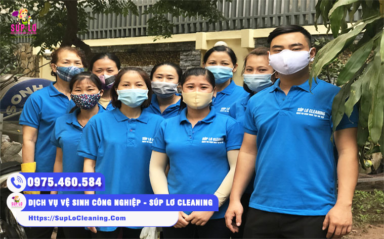 Nhân viên Súp Lơ Cleaning sau khi vệ sinh công nghiệp xong nhà khách hàng tại quận Hai Bà Trưng