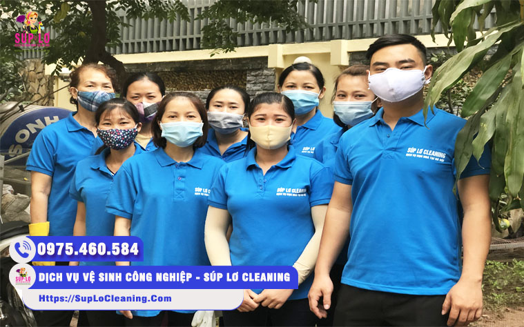 Đội ngũ nhân viên vệ sinh công nghiệp Súp Lơ Cleaning tại Thanh Xuân