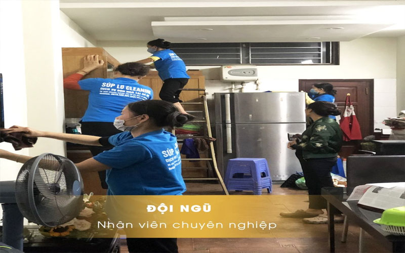 Đội ngũ nhân viên Súp Lơ Cleaning vệ sinh nhà quận Hoàn Kiếm chuyên nghiệp, nhiệt tình