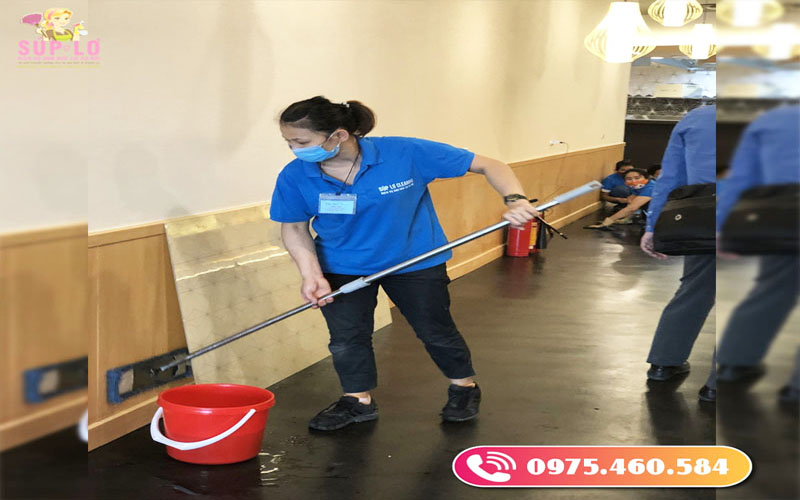 Nhân viên Súp Lơ Cleaning lau dọn tại Thụy Khuê
