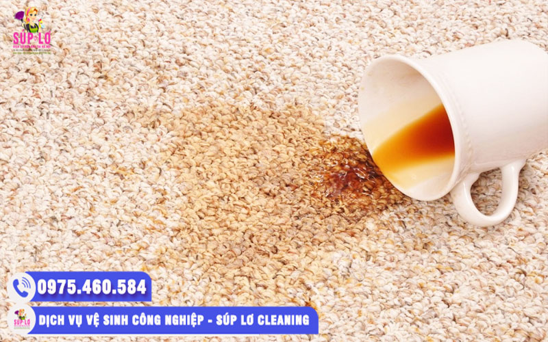 Tẩy vết cà phê trên thảm bằng giấm và bột giặt