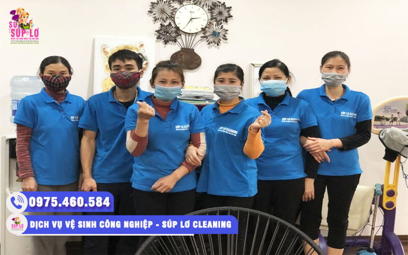 Đội ngũ nhân viên Súp Lơ Cleaning vệ sinh nhà tại Hà Đông chuyên nghiệp, tận tâm