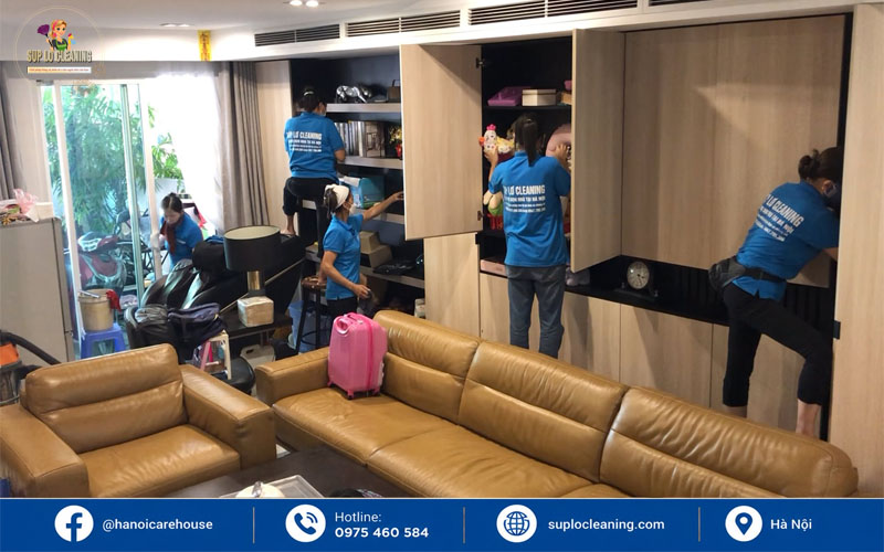 Đội ngũ nhân viên triển khai dịch vụ vệ sinh công nghiệp tại Cầu Giấy chuyên nghiệp, tận tâm.