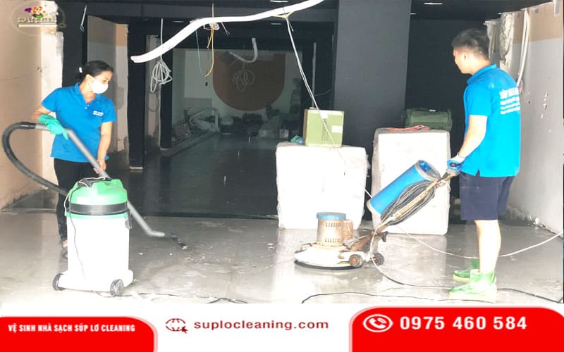 Nhân viên Súp Lơ Cleaning vệ sinh sàn nhà chuyên nghiệp tại quận Đống Đa