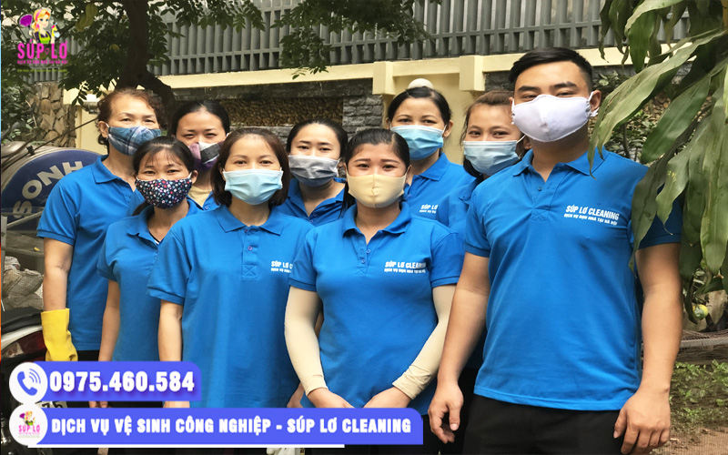 Đội ngũ nhân viên vệ sinh công nghiệp tại quận Hoàng Mai của Súp Lơ chuyên nghiệp và có trách nhiệm
