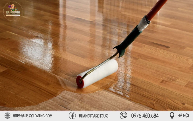 Quy trình phủ lớp bảo vệ chuyên nghiệp giúp sàn gỗ sáng bóng như mới tại Hà Nội