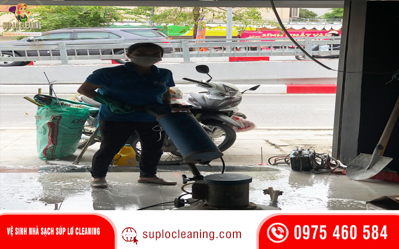 Nhân viên Súp Lơ đang làm việc tại nhà khách hàng Hà Nội