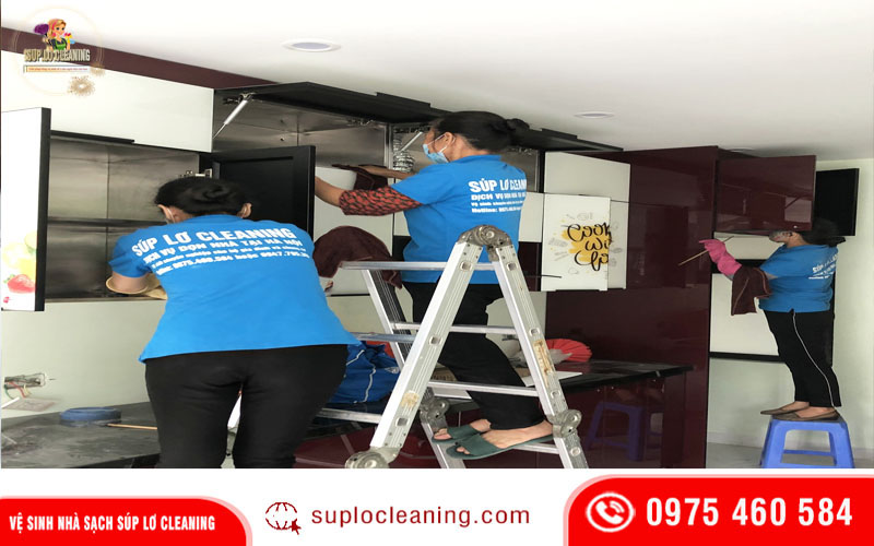Đội ngũ Súp Lơ Cleaning chuyên nghiệp cam kết chất lượng khi vệ sinh nhà tại phường Hồng Hà