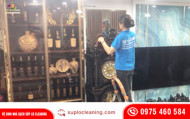 Nhân viên vệ sinh nhà theo giờ của Súp Lơ Cleaning tận tâm và chất lượng với công việc