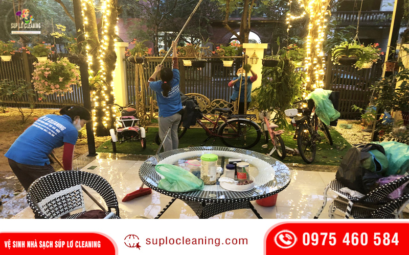 Nhân viên Súp Lơ đang dọn dẹp nhà định kỳ tại phường Thanh Xuân