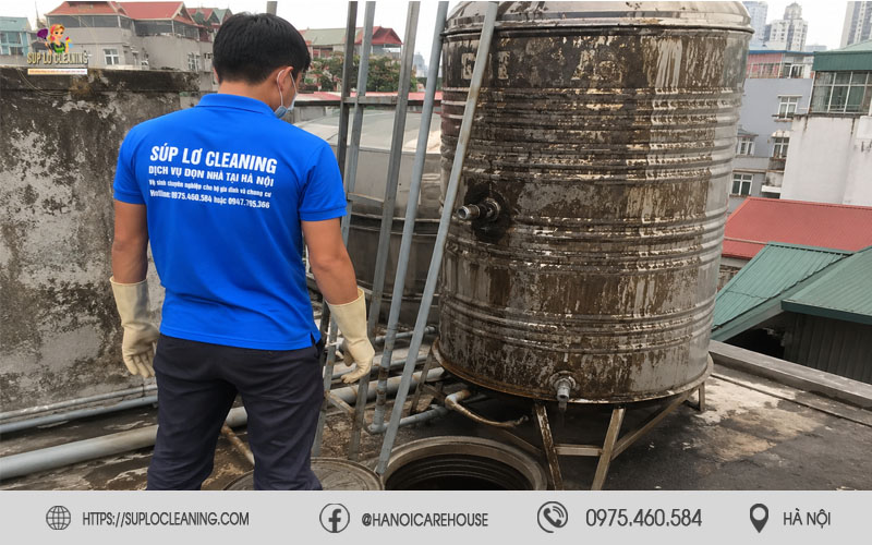 Thau rửa bể nước định kỳ giúp nâng cao chất lượng nguồn nước sinh hoạt.