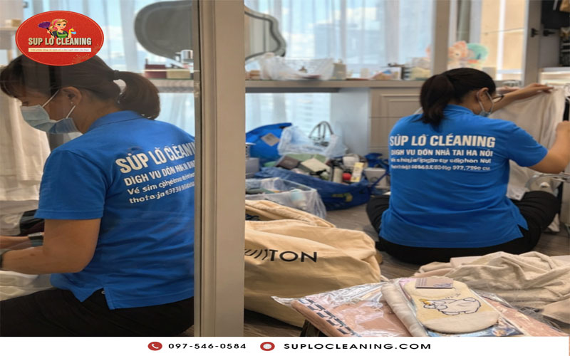 Nhân viên Súp Lơ Cleaning sắp xếp tủ quần áo gọn gàng được 100% khách hàng tin tưởng