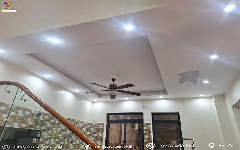Nhân viên Súp Lơ Cleaning sẽ giúp căn nhà của bạn trở về như mới khi bị tường bị mốc