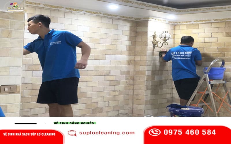 Nhân viên Súp Lơ Cleaning thực hiện vệ sinh nhà sau xây dựng tại Thanh Xuân