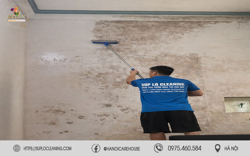 Dịch vụ tẩy mốc tường tại phường Kim Liên xử lý sạch sâu mảng mốc đen trên tường nhà
