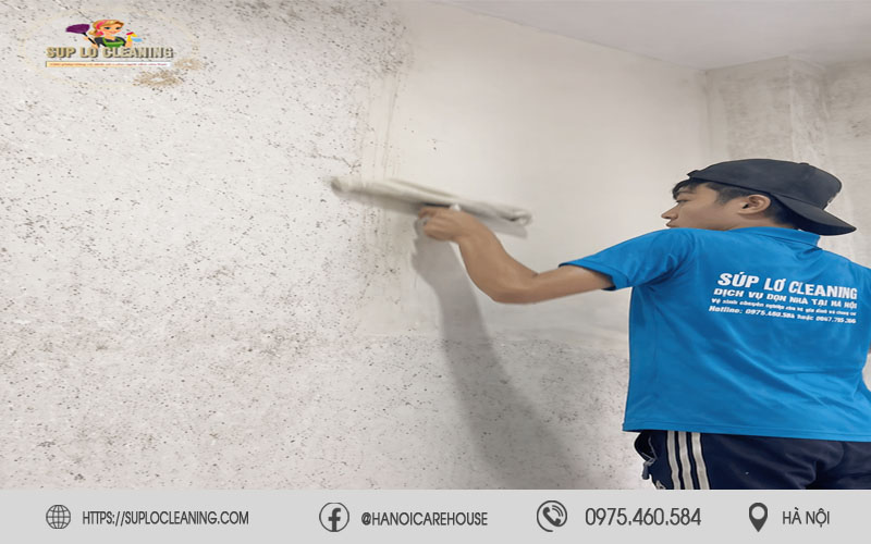 Tình trạng vết mốc loang trên tường nhà phổ biến tại phường Đống Đa