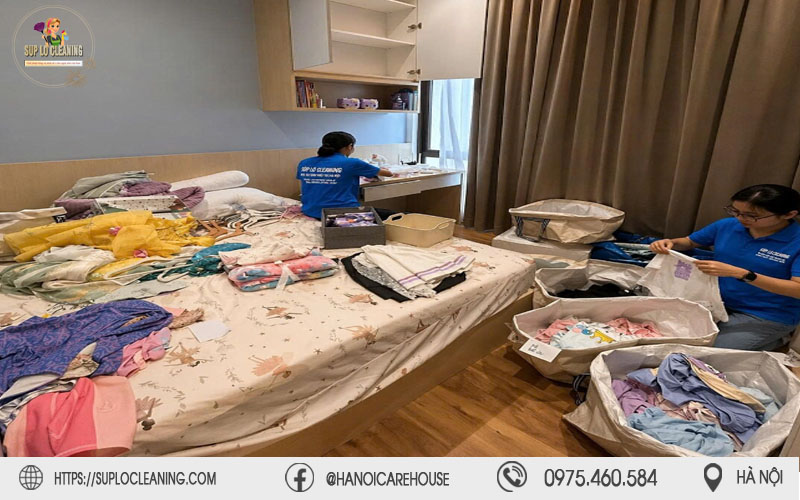 Nhân viên Súp Lơ Cleaning phân loại đồ kỹ lưỡng khi gấp quần áo tại Phú Thượng