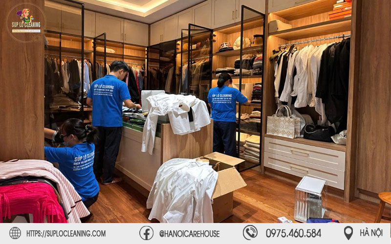 Đội ngũ Súp lơ Cleaning hỗ trợ sắp xếp, phân loại trang phục chuyên nghiệp tại tủ đồ