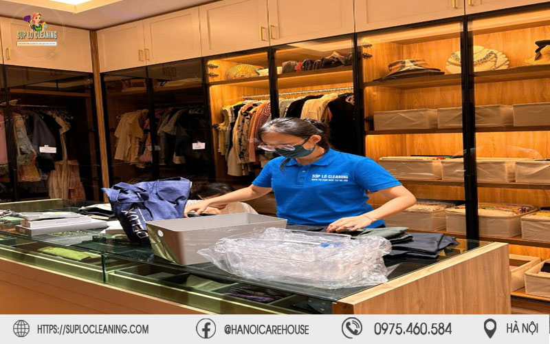 Nhân viên Súp Lơ Cleaning tỉ mỉ phân loại và gấp gọn gấp quần áo tại Hà Đông hiệu quả