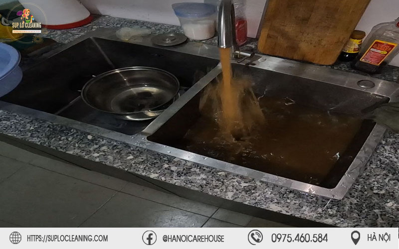 Nguồn nước nhiễm bẩn từ bể chứa lâu ngày gây ảnh hưởng trực tiếp đến sức khỏe