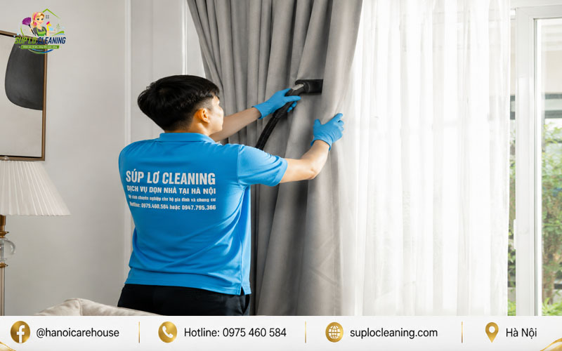 Kỹ thuật viên Súp Lơ Cleaning thực hiện giặt rèm hơi nước nóng tận nơi tại Hà Nội