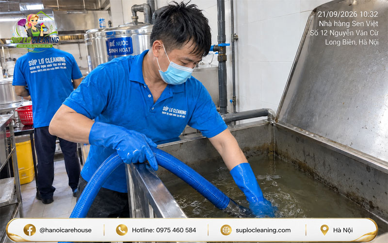 Thau rửa bể nước sinh hoạt tại nhà hàng Hà Nội