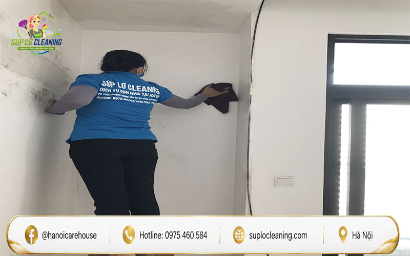 Làm sạch bụi xây dựng trong căn nhà mới